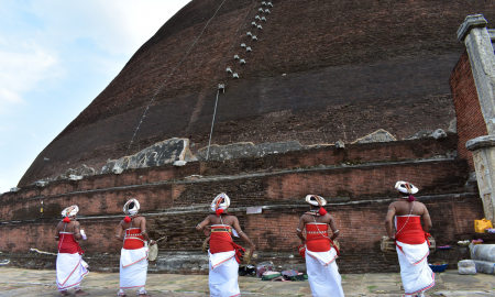 /uploads/Tours/srilanka/srilanka-/buddhism-6164856_1920.png