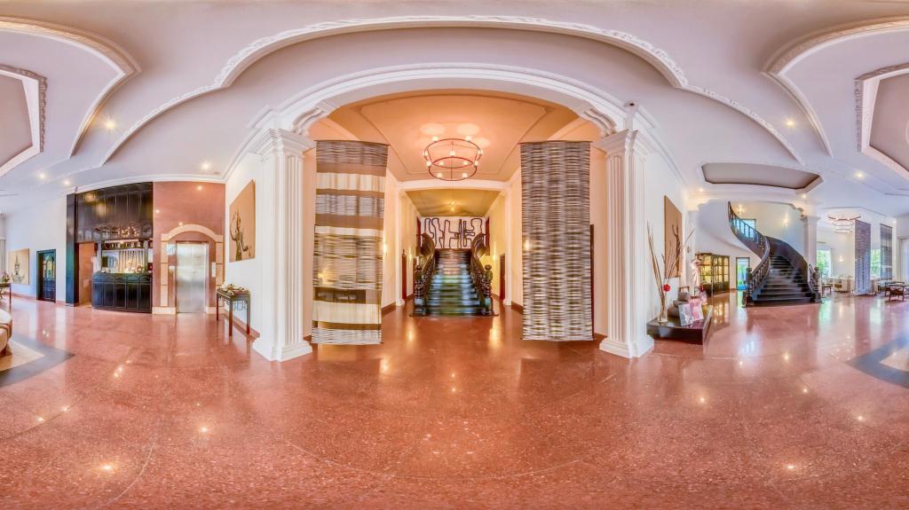 white-mansion-hotel